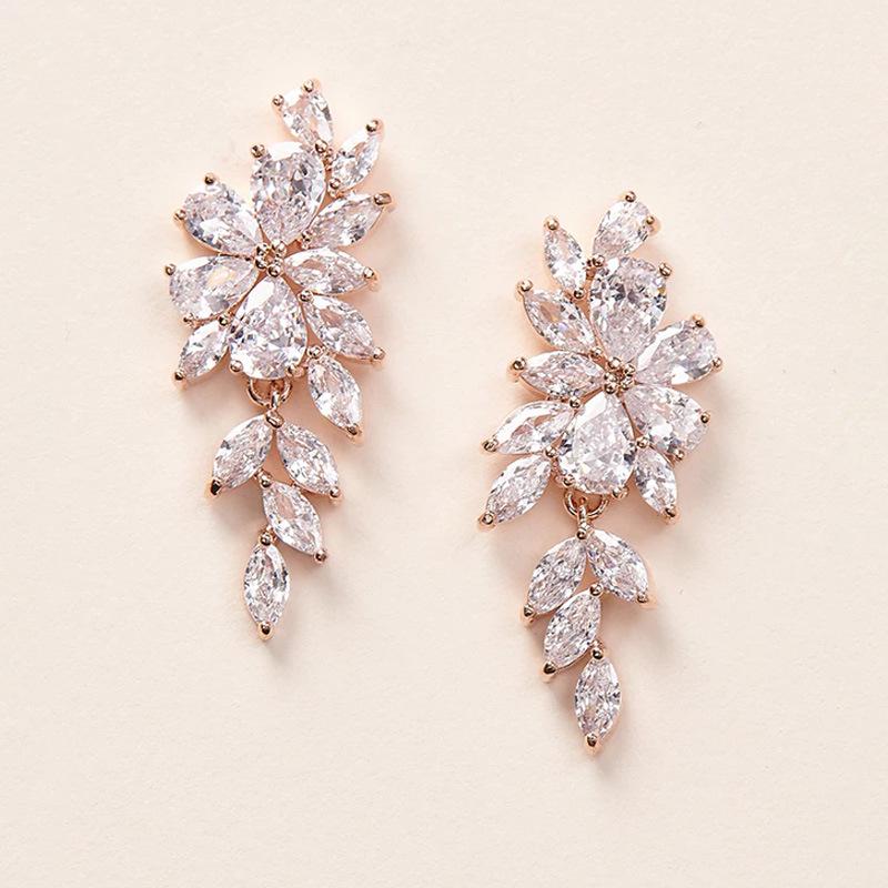 Elegant Zircon Leaf Tassel Earrings for Women - Stylish European & American Design
Elegant Zircon Leaf Tassel Earrings for Women - Stylish European & American Design