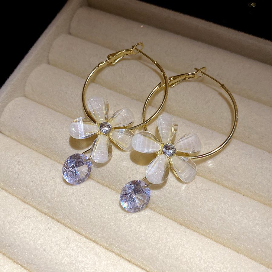 Silver needle resin flower diamond zircon pendant earrings retro sweet temperament earrings light luxury high-end earrings women
Silver needle resin flower diamond zircon pendant earrings retro sweet temperament earrings light luxury high-end earrings women