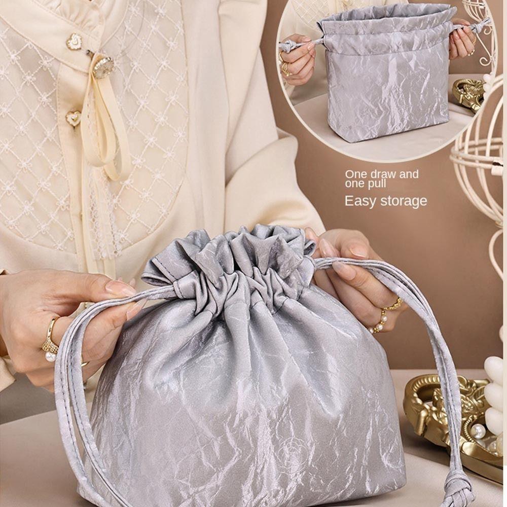 Ins Style Drawstring Cosmetic Bag Quicksand Wash Storage Bag Fashion PU Makeup Bag Date білий
Ins Style Drawstring Cosmetic Bag Quicksand Wash Storage Bag Fashion PU Makeup Bag Date білий