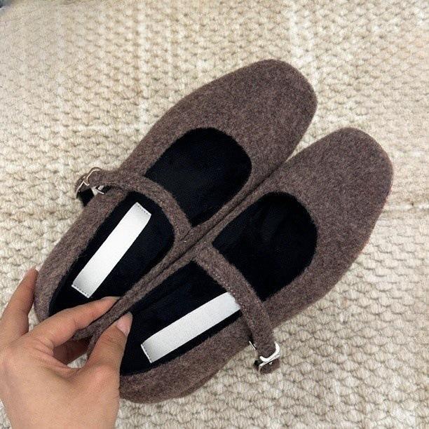 Retro velvet Mary Jane high heels women s thick heel 2025 new square head suede shoes women s winter wear 39 коричневий
Retro velvet Mary Jane high heels women s thick heel 2025 new square head suede shoes women s winter wear 39 коричневий