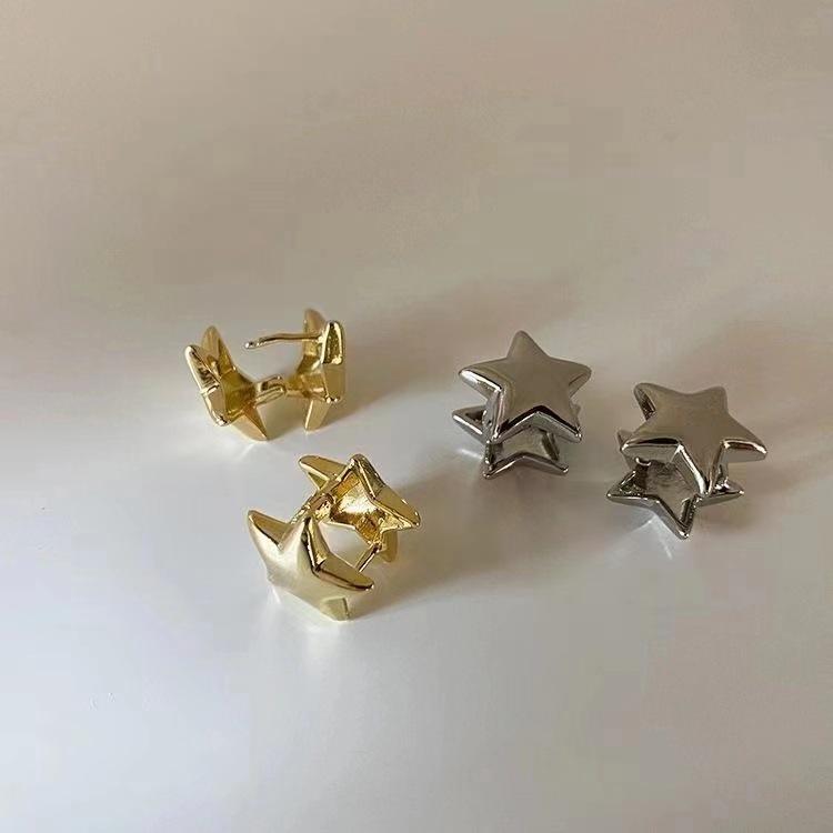 South Korea s Dongdaemun Star Earrings: Simple Metal Five-Pointed Star Design, Stylish & Versatile for Women серебряный
South Korea s Dongdaemun Star Earrings: Simple Metal Five-Pointed Star Design, Stylish & Versatile for Women серебряный