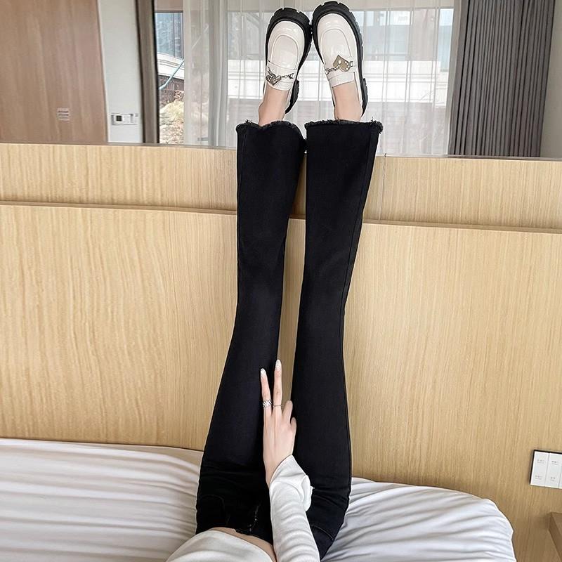 Women s Trendy High-Waisted Black Micro-Flared Jeans - Slim Fit, Elastic, Frayed Hem, Eight-Ninth Length 32 (134-145 jin)
Women s Trendy High-Waisted Black Micro-Flared Jeans - Slim Fit, Elastic, Frayed Hem, Eight-Ninth Length 32 (134-145 jin)