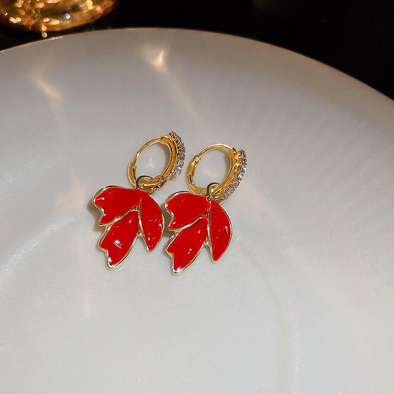 Геометричні сережки-серця з полуницею та червоною емаллю: Елегантні ретро прикраси Срібна Голка
Геометричні сережки-серця з полуницею та червоною емаллю: Елегантні ретро прикраси Срібна Голка