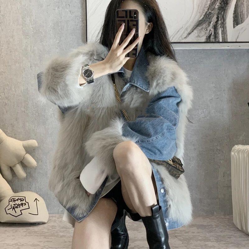 Джинсовая куртка с лоскутным шитьем и воротником из искусственного меха лисы для молодых женщин осень 2023
Джинсовая куртка с лоскутным шитьем и воротником из искусственного меха лисы для молодых женщин осень 2023