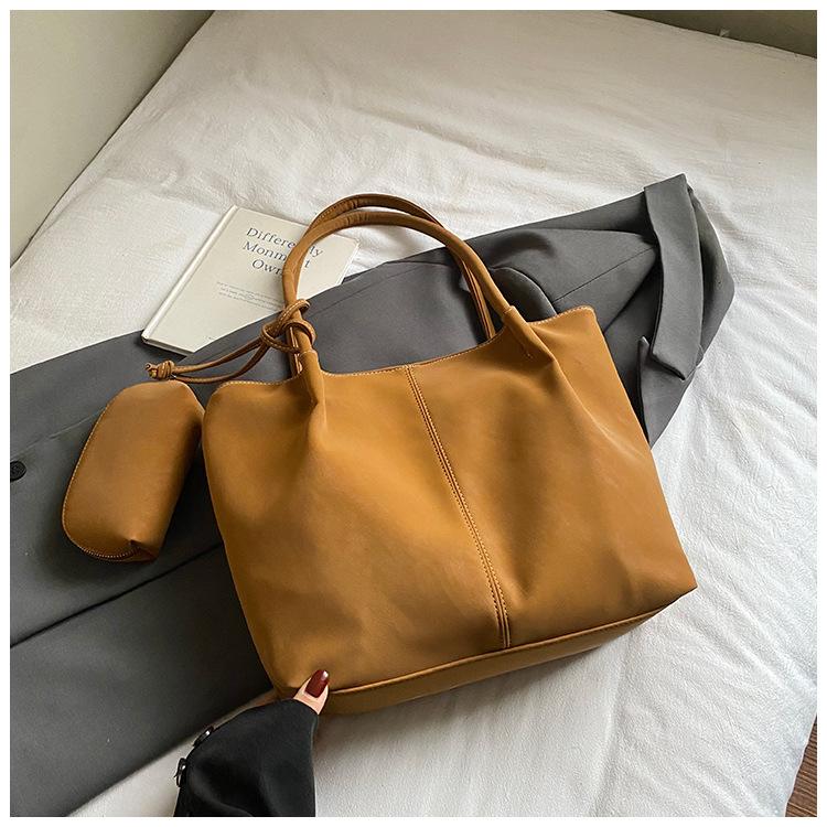 Американская ретро большая сумка женская 2025 новая высококлассная вместительная сумка-тоут модная супер популярная сумка-мессенджер для поездок на работу коричневый
Американская ретро большая сумка женская 2025 новая высококлассная вместительная сумка-тоут модная супер популярная сумка-мессенджер для поездок на работу коричневый