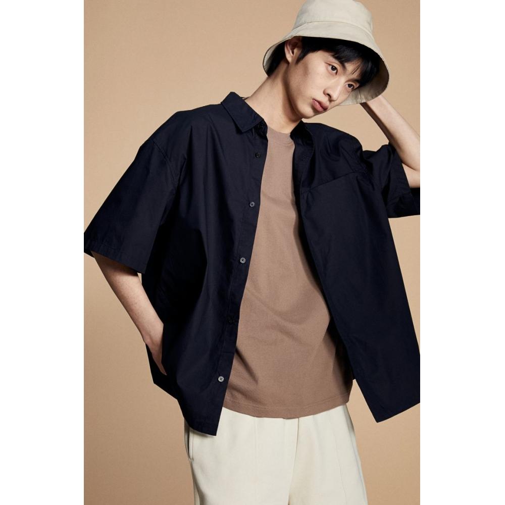 Рубашка свободного кроя с короткими рукавами HM черная
Рубашка свободного кроя с короткими рукавами HM черная