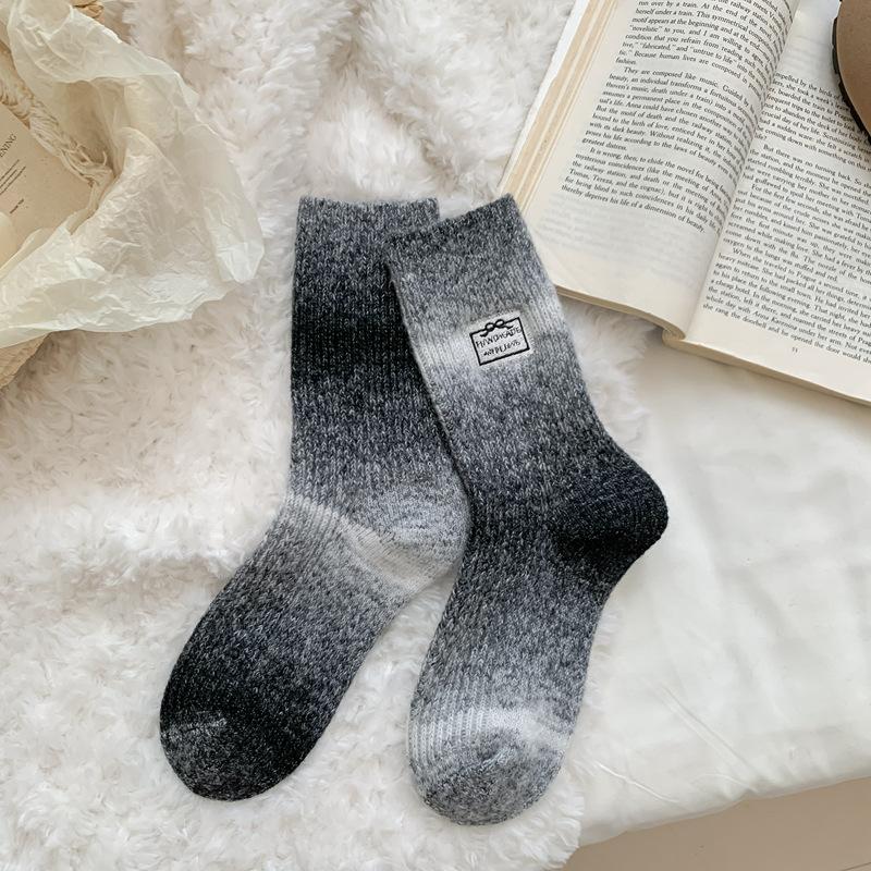 Autumn And Winter Socks Women S Gradual Change Knitted Tube Socks Women S Letter Embroidery Japanese Stacking Socks Stockings Women S Socks One size чорний
Autumn And Winter Socks Women S Gradual Change Knitted Tube Socks Women S Letter Embroidery Japanese Stacking Socks Stockings Women S Socks One size чорний