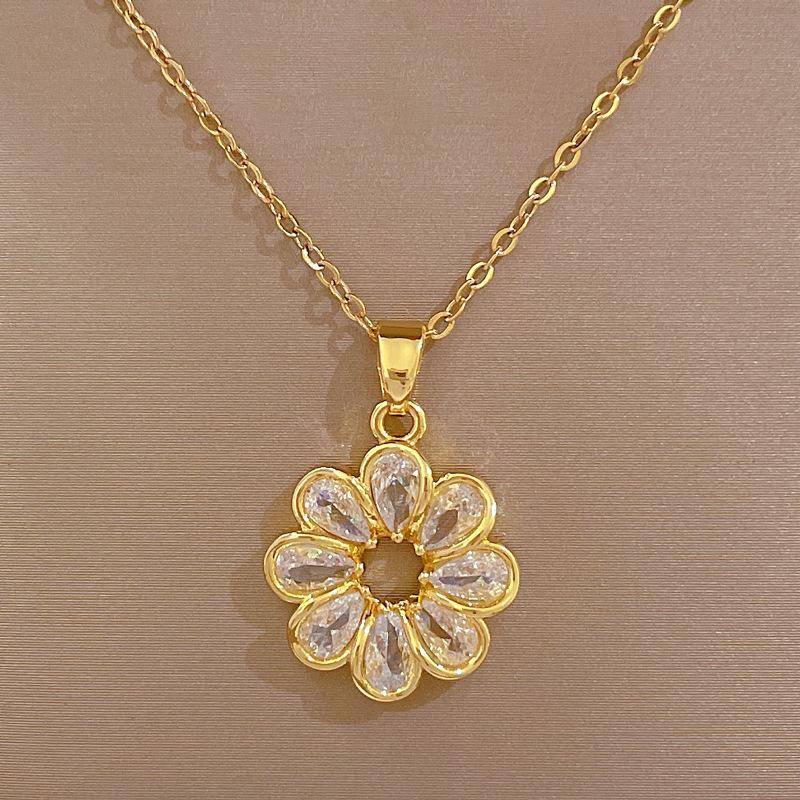 Necklace Earrings Set Light Luxury Full Diamond Round Flower Personality Temperament Banquet Earrings Item Group
Necklace Earrings Set Light Luxury Full Diamond Round Flower Personality Temperament Banquet Earrings Item Group