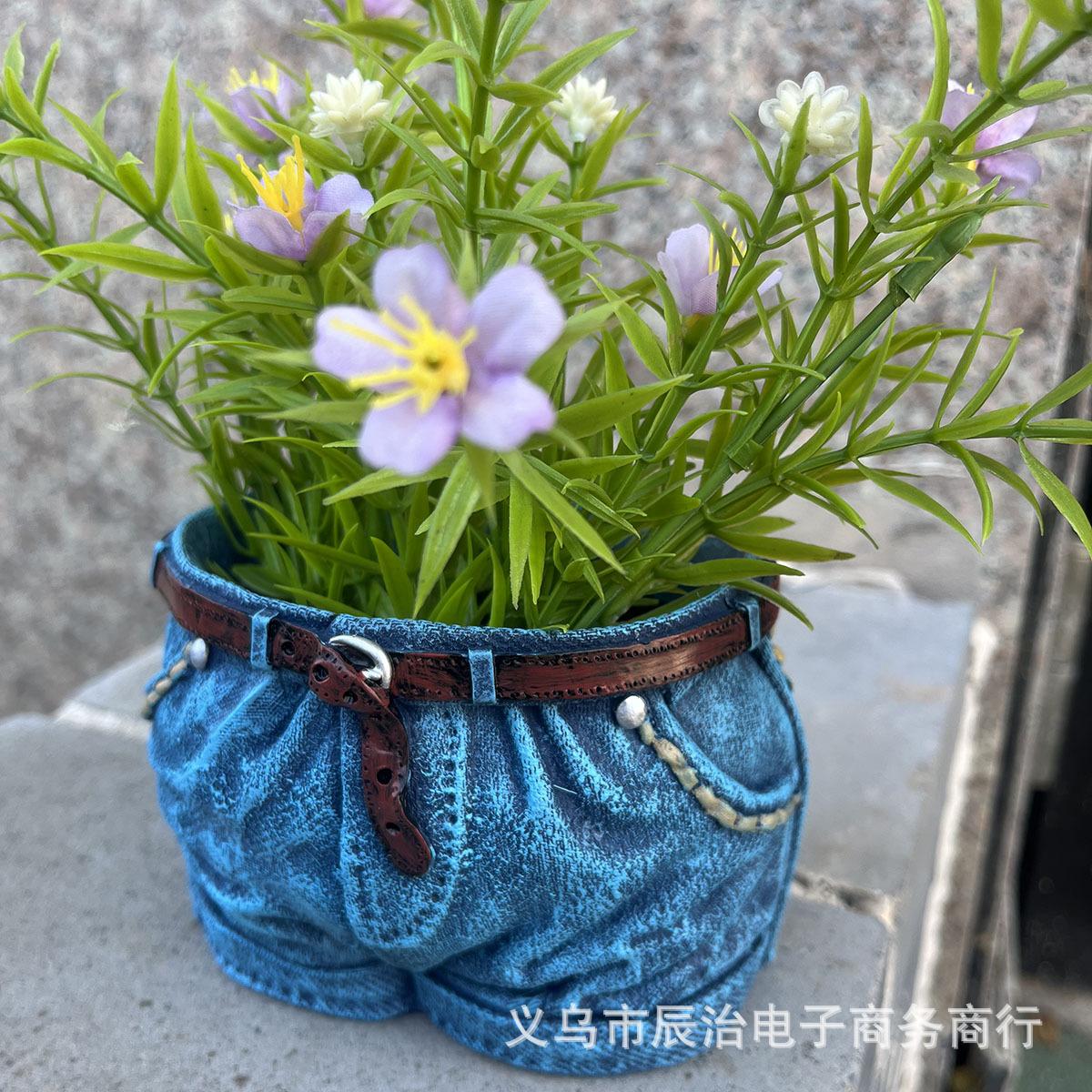 Creative denim shorts flower pot, unique resin statue, suitable for home balcony decoration garden garden ornament королівський синій колір
Creative denim shorts flower pot, unique resin statue, suitable for home balcony decoration garden garden ornament королівський синій колір