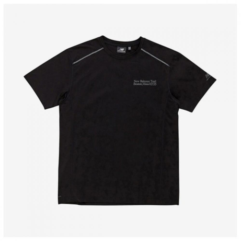 New Balance Short Sleeve Tee Nqj Nbned19313 19 Uni Trail Graphic Short Sleeve Tee Basele Black series/95
New Balance Short Sleeve Tee Nqj Nbned19313 19 Uni Trail Graphic Short Sleeve Tee Basele Black series/95