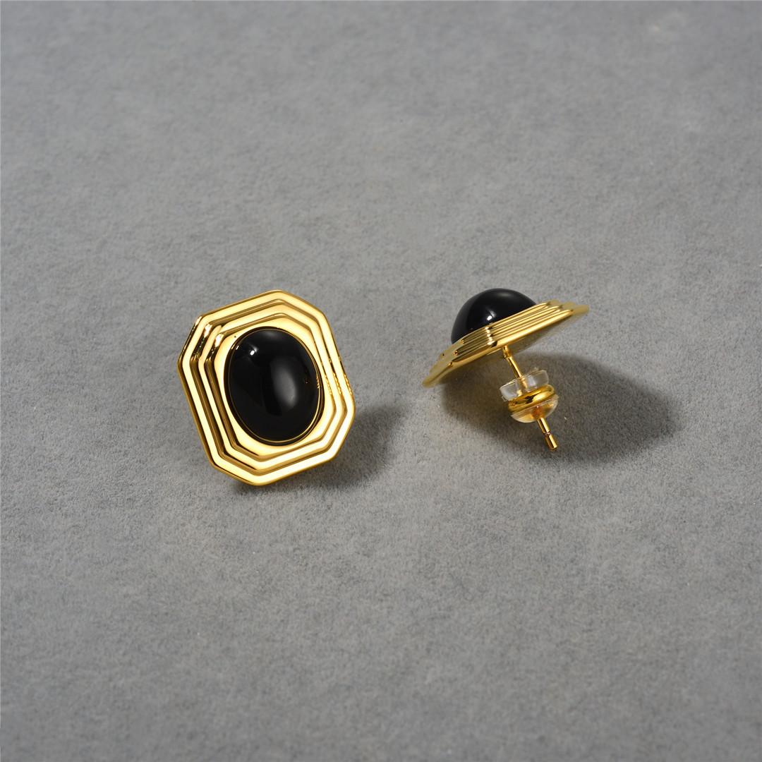 Retro Simple Personalized Copper Plated 18K Real Gold Inlaid With Black Agate Square Stud Earrings, Niche Earrings For Women
Retro Simple Personalized Copper Plated 18K Real Gold Inlaid With Black Agate Square Stud Earrings, Niche Earrings For Women