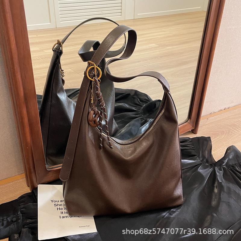 Versatile, simple, advanced texture, large-capacity bag, tote bag, women s bag, winter 2025, shoulder bag zipper explosion темно-коричневого
Versatile, simple, advanced texture, large-capacity bag, tote bag, women s bag, winter 2025, shoulder bag zipper explosion темно-коричневого