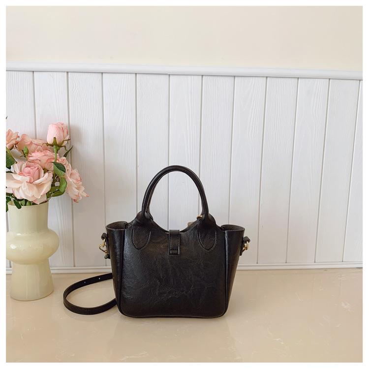Niche design retro portable bucket bag women s bag 2025 new high-end work hand bag foreign style messenger bag чёрный
Niche design retro portable bucket bag women s bag 2025 new high-end work hand bag foreign style messenger bag чёрный