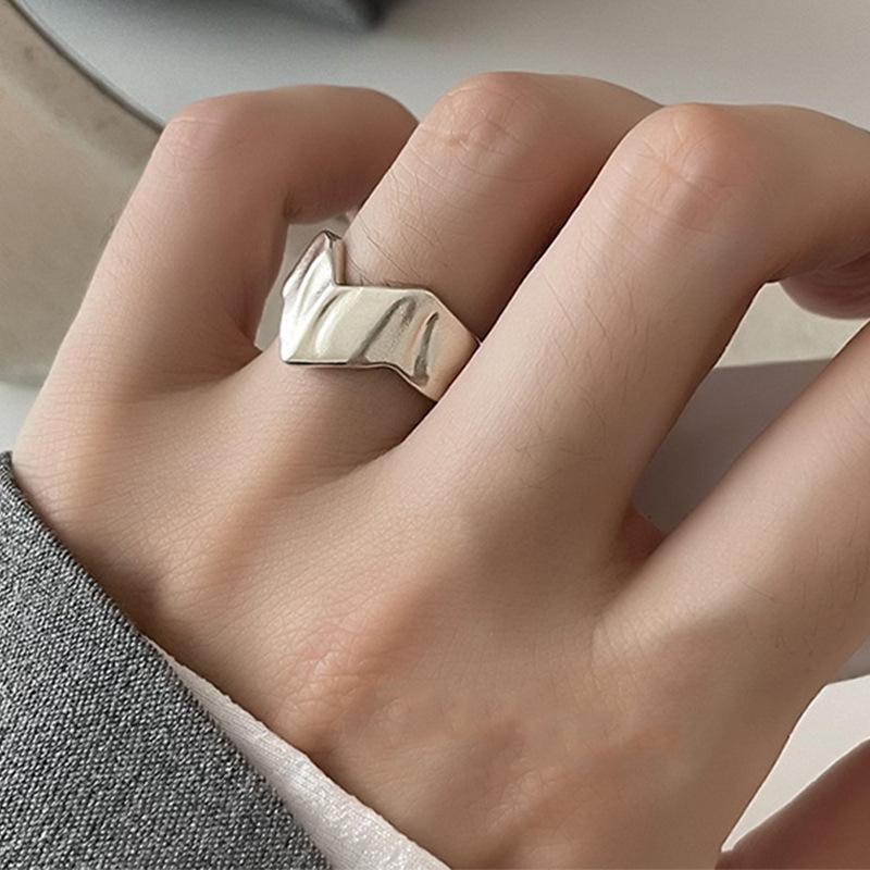 New Fashion Personality Engagement Rings for Women Couples Vintage Handmade Irregular Geometric Party Jewelry Gifts Wholesale
New Fashion Personality Engagement Rings for Women Couples Vintage Handmade Irregular Geometric Party Jewelry Gifts Wholesale