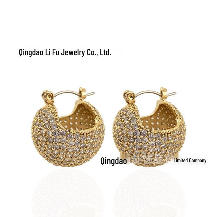 Korean Design Rhinestone Stud Earrings - 925 Silver Small Round Personality Earrings with Full Diamond, European & American Cold Style.
Korean Design Rhinestone Stud Earrings - 925 Silver Small Round Personality Earrings with Full Diamond, European & American Cold Style.
