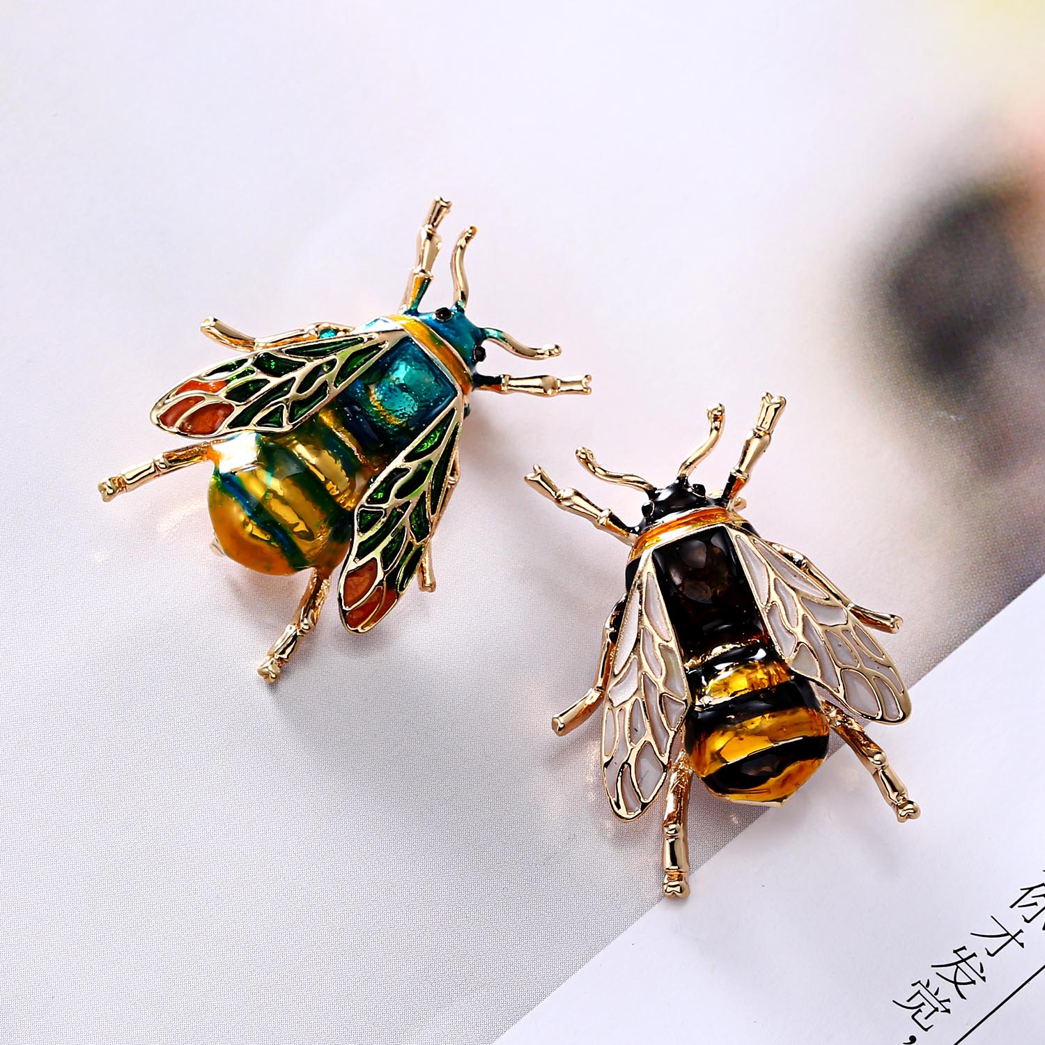 Vintage Fashion Bee Insect Brooch Colorful Enamel Crystal Rhinestone Animal Brooch For Women Men Statement Jewelry
Vintage Fashion Bee Insect Brooch Colorful Enamel Crystal Rhinestone Animal Brooch For Women Men Statement Jewelry