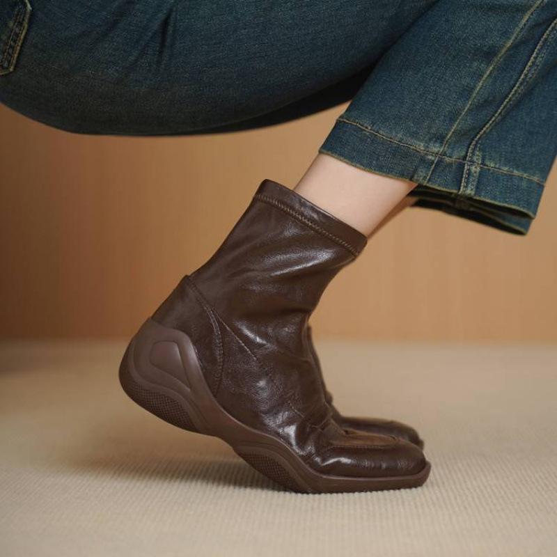 Осенне-зимние женские модные ботинки резиновая мягкая подошва большой размер женские ботинки кожаные низкие ботинки средний каблук коровья кожа круглый носок кожаные ботинки женские 40
Осенне-зимние женские модные ботинки резиновая мягкая подошва большой размер женские ботинки кожаные низкие ботинки средний каблук коровья кожа круглый носок кожаные ботинки женские 40