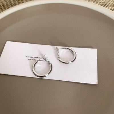 Gold small earrings plain ring earrings women s autumn and winter new high-end circle stud earrings niche design earrings срібний
Gold small earrings plain ring earrings women s autumn and winter new high-end circle stud earrings niche design earrings срібний