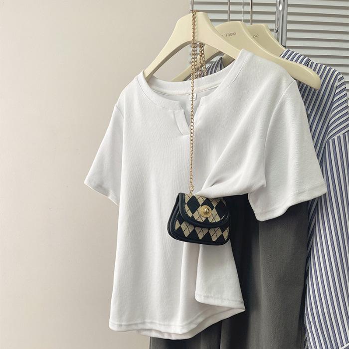 Black V-neck front shoulder short-sleeved T-shirt women s ins tide 2025 summer new design sense niche half-sleeved large size top 3XL білий
Black V-neck front shoulder short-sleeved T-shirt women s ins tide 2025 summer new design sense niche half-sleeved large size top 3XL білий