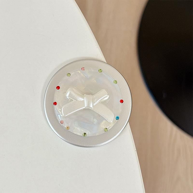 Three-Dimensional Flower Love Bow Magnetic Suction Ring, Suitable For Magsafe Desktop Mobile Phone Airbag Bracket Telescopic Type
Three-Dimensional Flower Love Bow Magnetic Suction Ring, Suitable For Magsafe Desktop Mobile Phone Airbag Bracket Telescopic Type