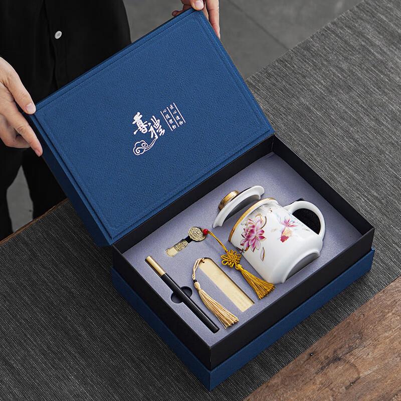 Mutton-fat Jade Porcelain Filtering Tea Set
Mutton-fat Jade Porcelain Filtering Tea Set