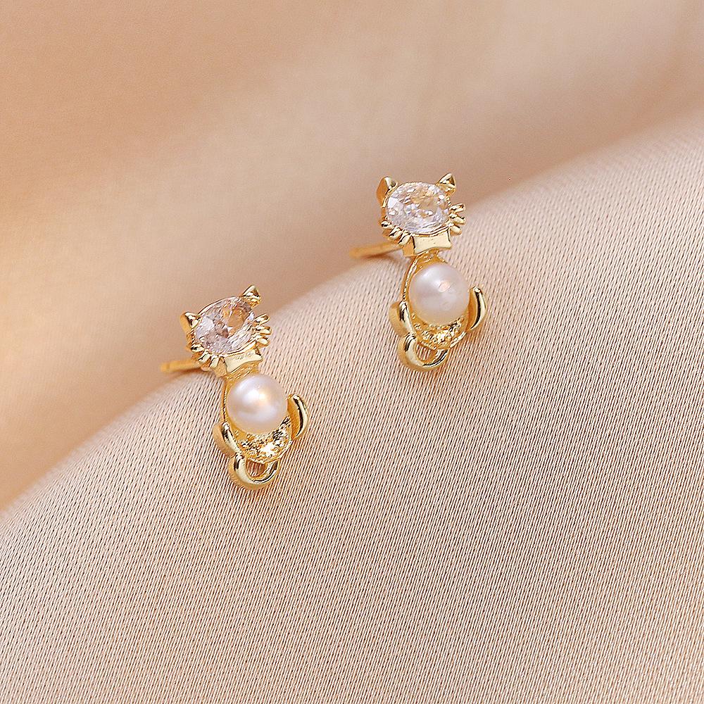 Retro Sterling Silver Freshwater Pearl Kitten Earrings for Women - Japanese & Korean Style
Retro Sterling Silver Freshwater Pearl Kitten Earrings for Women - Japanese & Korean Style