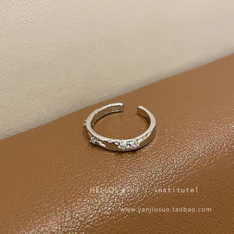 Silver Plain Ring Open Ring Female Niche Design Cold Wind Index Finger Ring Light Luxury High Sense Fashion Personality Ring
Silver Plain Ring Open Ring Female Niche Design Cold Wind Index Finger Ring Light Luxury High Sense Fashion Personality Ring