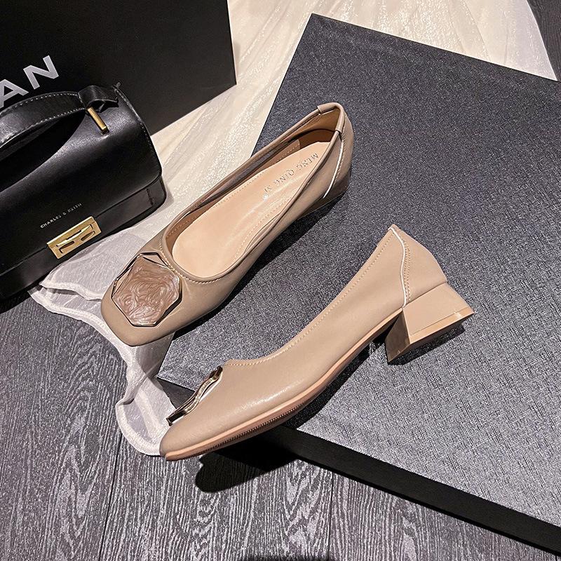 Coarse heel soft leather single shoes women s new mid-heel square buckle soft leather grandma shoes commuter soft-soled shoes 43 абрикосовий
Coarse heel soft leather single shoes women s new mid-heel square buckle soft leather grandma shoes commuter soft-soled shoes 43 абрикосовий