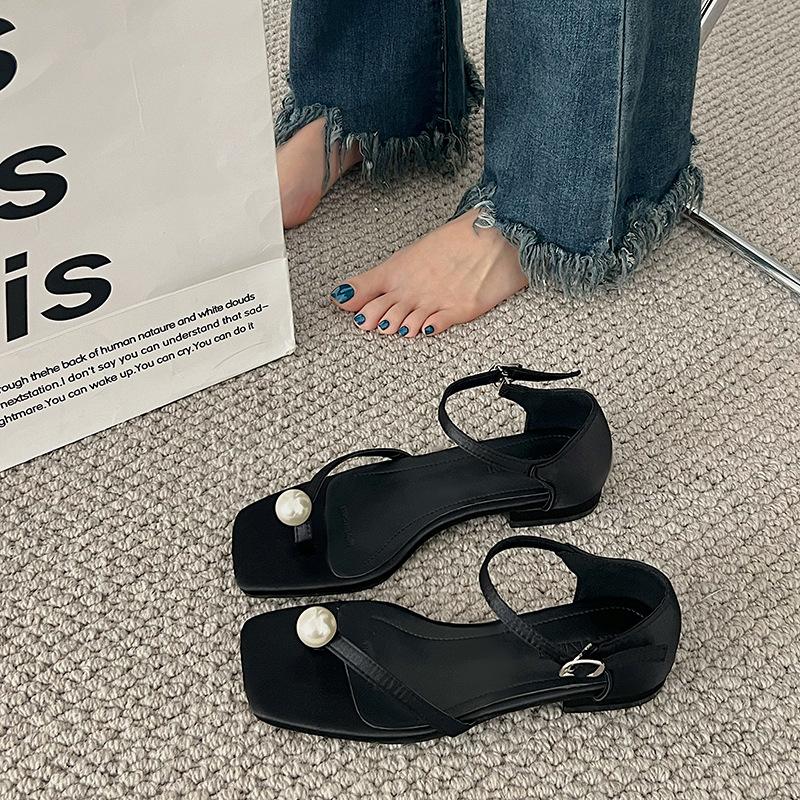 Pearl toe word with thick heel sandals women s summer new flat bottom pinch 35
Pearl toe word with thick heel sandals women s summer new flat bottom pinch 35