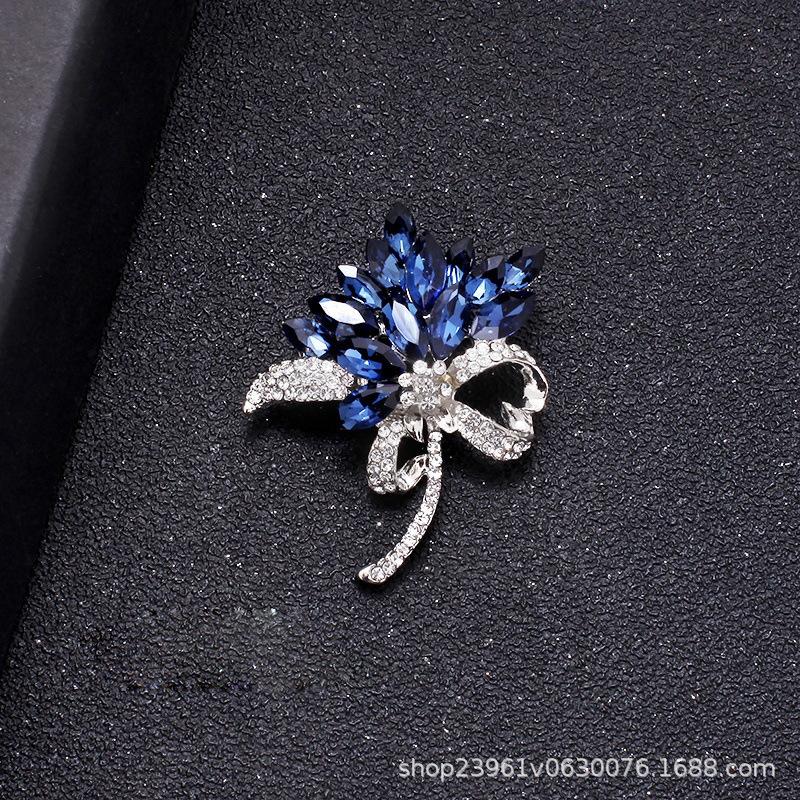 Blue Enchantress Same Brooch Female High-end Temperament Brooch Suit Sweater Pin Trinket Accessories
Blue Enchantress Same Brooch Female High-end Temperament Brooch Suit Sweater Pin Trinket Accessories