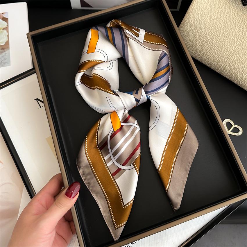 Элегантный шелковый квадратный шарф с принтом листьев гинкго – универсальный платок для весны и лета 70x70cm (1-3cm error)
Элегантный шелковый квадратный шарф с принтом листьев гинкго – универсальный платок для весны и лета 70x70cm (1-3cm error)