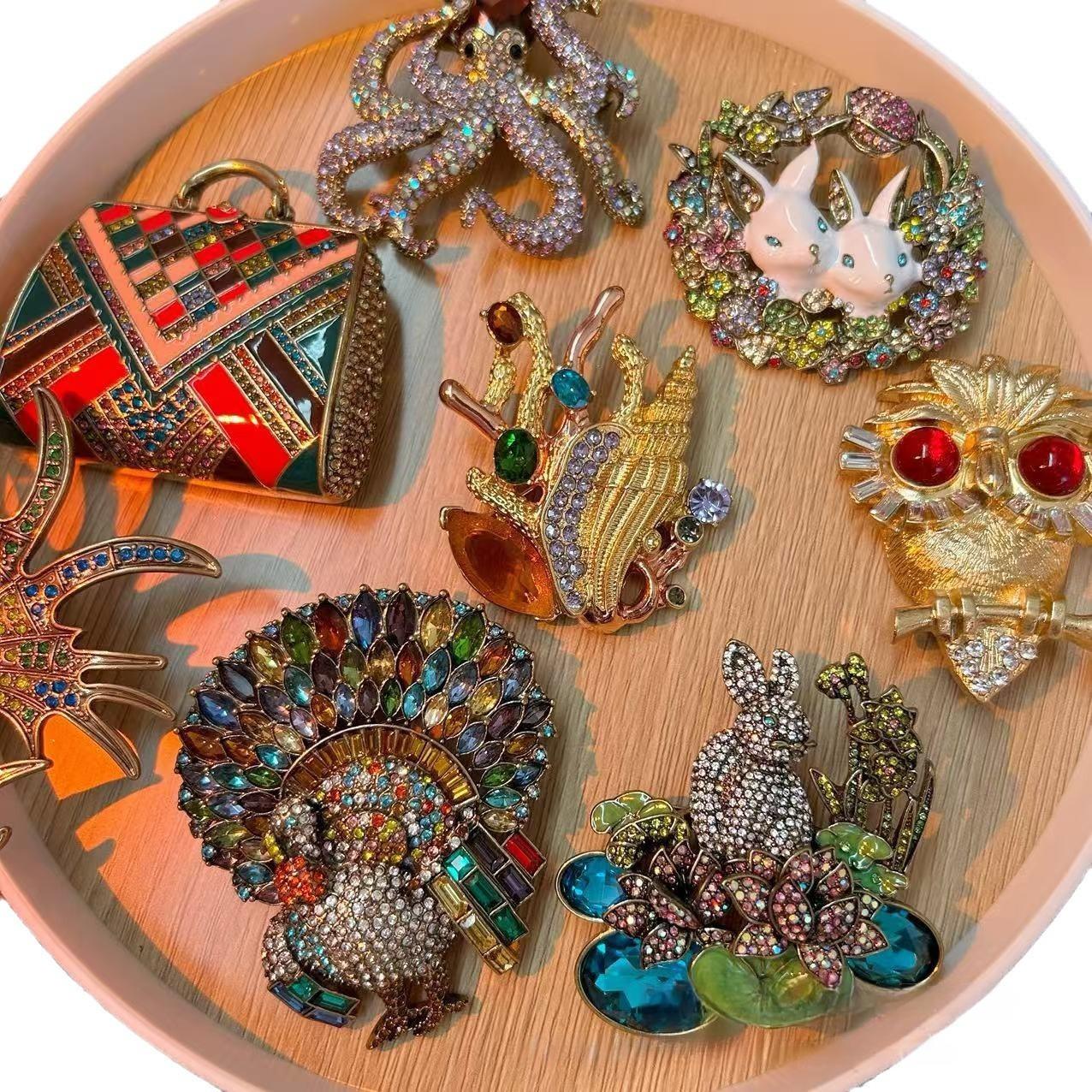Women Men Vintage Classic Heavy Industry Crystal Brooch Badges Fashion Exquisite Rhinestone Luxury Party Banquet Pin Buckles
Women Men Vintage Classic Heavy Industry Crystal Brooch Badges Fashion Exquisite Rhinestone Luxury Party Banquet Pin Buckles