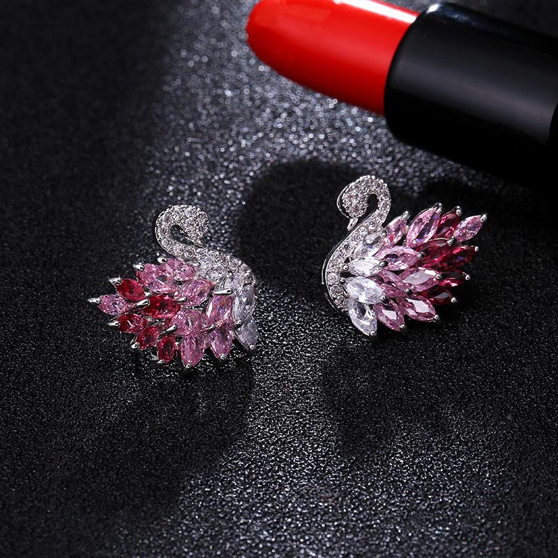 Серьги-лебеди из циркония с постепенным изменением цвета, простые универсальные аксессуары для женщин, подарок
Серьги-лебеди из циркония с постепенным изменением цвета, простые универсальные аксессуары для женщин, подарок