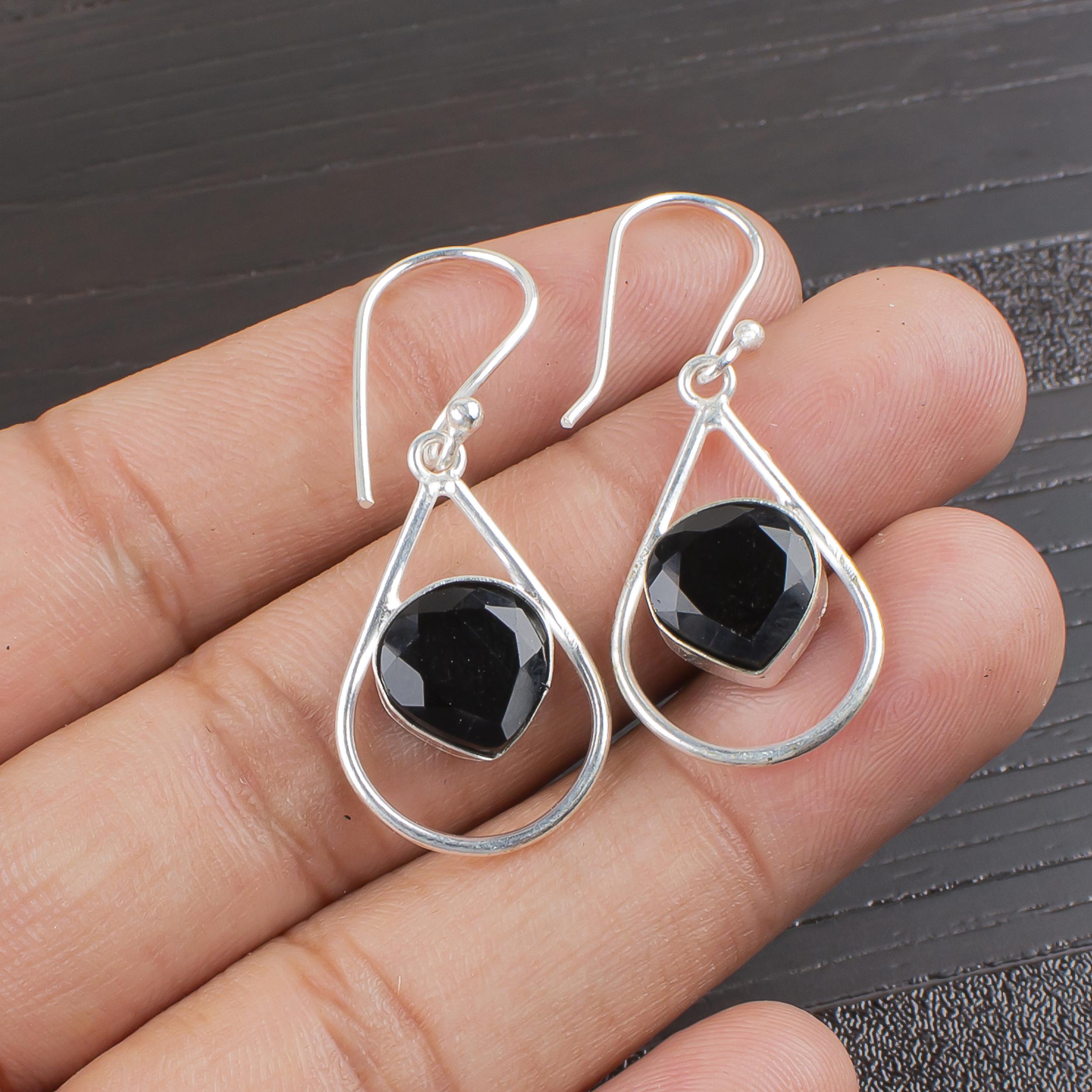 Black Onyx Gemstone Silver Jewelry, 925 Sterling Silver Earrings, Handmade Designer Onyx Earrings Gift For Catholics 1.50 inches чорний
Black Onyx Gemstone Silver Jewelry, 925 Sterling Silver Earrings, Handmade Designer Onyx Earrings Gift For Catholics 1.50 inches чорний