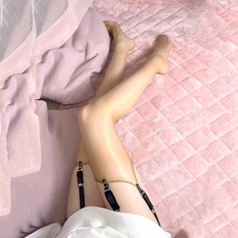Ultra-Thin Sexy Women Invisible Stockings Oil Glossy High Elastic Party Underwear Sexy Lingerie Thigh High No Edge Hosiery One Size
Ultra-Thin Sexy Women Invisible Stockings Oil Glossy High Elastic Party Underwear Sexy Lingerie Thigh High No Edge Hosiery One Size