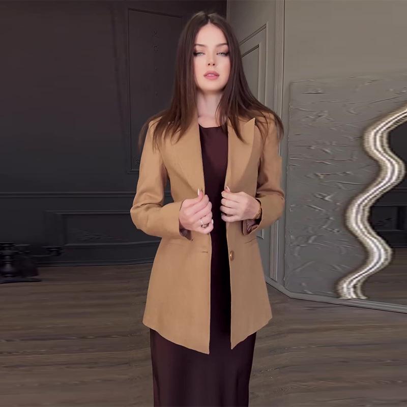 Женский однотонный блейзер с лацканами на осень 2024 года - Универсальная и стильная куртка для работы XS
Женский однотонный блейзер с лацканами на осень 2024 года - Универсальная и стильная куртка для работы XS