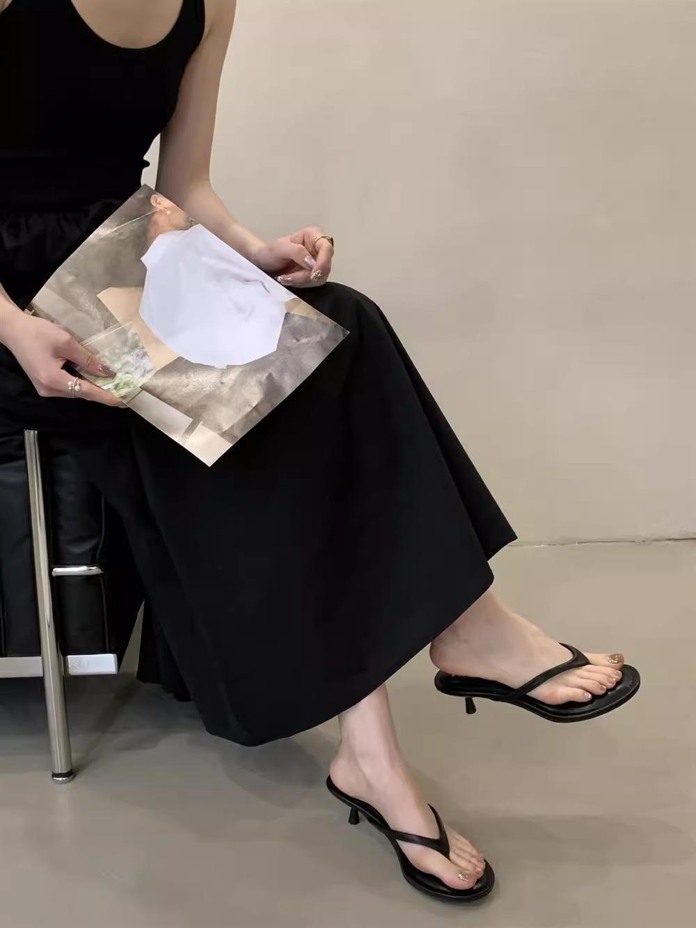 2025 new summer French retro design sense thin heel versatile temperament gentle evening breeze high heel herringbone cool slippers 34
2025 new summer French retro design sense thin heel versatile temperament gentle evening breeze high heel herringbone cool slippers 34