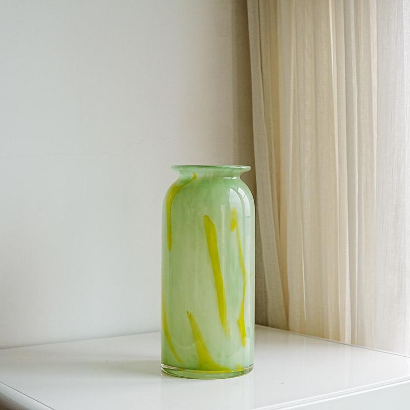 Luxurious Jade Glass Vase for Roses & Lilies - Elegant Home Decor Ornament for Fresh or Silk Flowers
Luxurious Jade Glass Vase for Roses & Lilies - Elegant Home Decor Ornament for Fresh or Silk Flowers