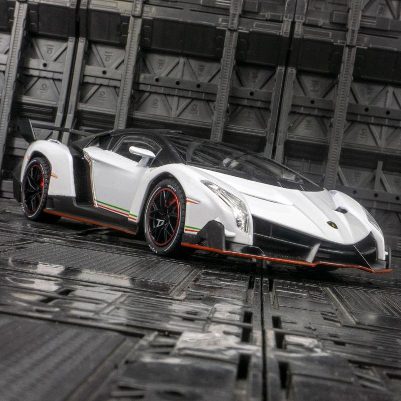 Cz24392 Модель игрушечного автомобиля Lamborghini Veneno из сплава с рулевым управлением и подвеской.
Cz24392 Модель игрушечного автомобиля Lamborghini Veneno из сплава с рулевым управлением и подвеской.