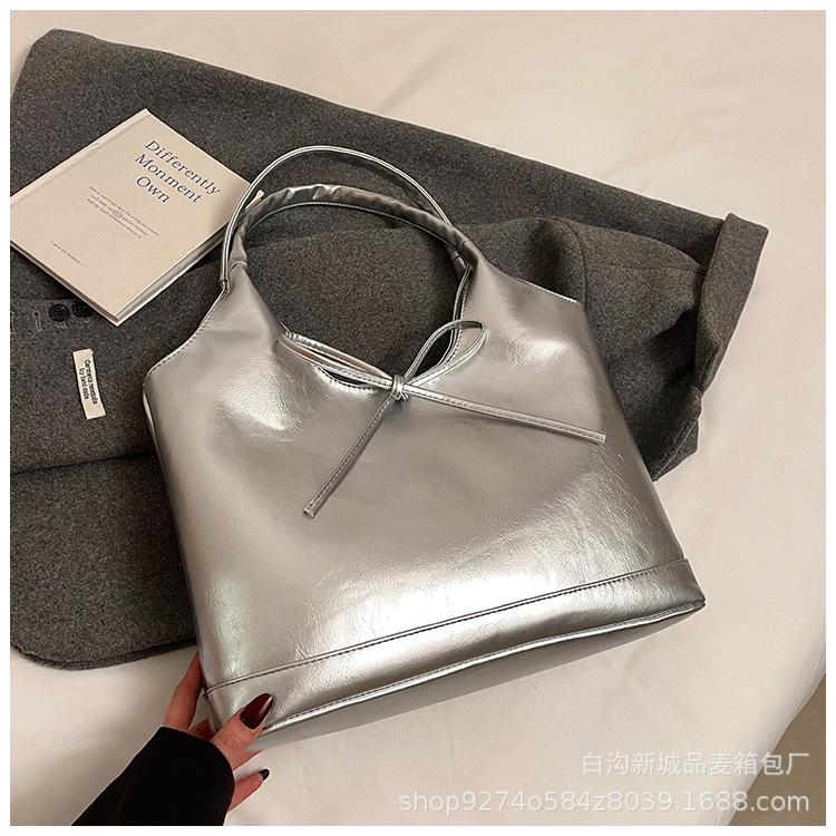 New Bowknot PU Women s Bag Simple and Commuting Messenger Bag Large Capacity Underarm Tote Bag for Women
New Bowknot PU Women s Bag Simple and Commuting Messenger Bag Large Capacity Underarm Tote Bag for Women