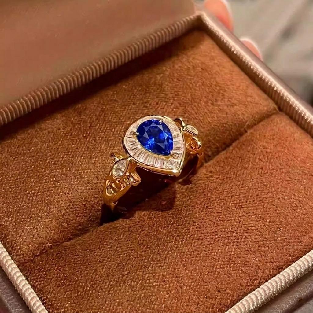 2026 Retro Water Drop Dopamine Red Corundum Ring High Sense Temperament T Square Diamond Zircon Blue Spinel Pear Ring Women Resizable
2026 Retro Water Drop Dopamine Red Corundum Ring High Sense Temperament T Square Diamond Zircon Blue Spinel Pear Ring Women Resizable