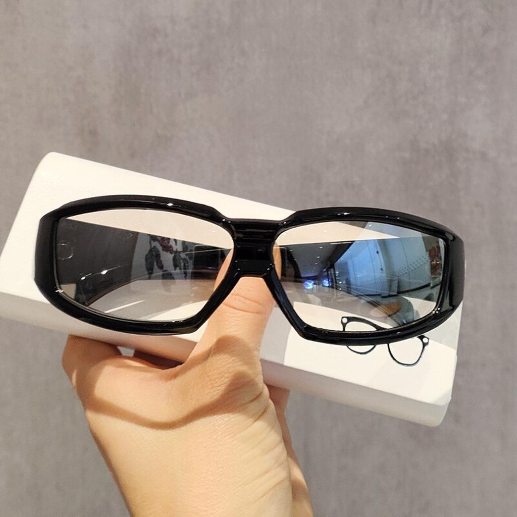 Cool Futuristic Sun Glasses Kids Cyberpunk Sport Sunglasses Children Streamlined Shades Boys Girls Eyeglasses Trendy Eyewear
Cool Futuristic Sun Glasses Kids Cyberpunk Sport Sunglasses Children Streamlined Shades Boys Girls Eyeglasses Trendy Eyewear
