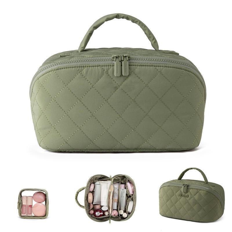 Women Travel Cosmetic Bag Flat Open Makeup Organizer with Multiple Pockets Leak-Proof Quilted Toiletry Bag for Vacation зелений
Women Travel Cosmetic Bag Flat Open Makeup Organizer with Multiple Pockets Leak-Proof Quilted Toiletry Bag for Vacation зелений