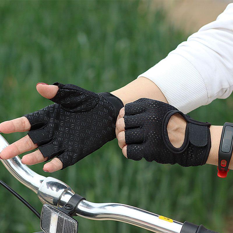 Fitness Gloves Women s Half Finger Sports Men s Non Slip Ice Silk Thin Summer Cycling Equipment Training Pull-up Anti-Cocoon Ice silk half finger ordinary black L
Fitness Gloves Women s Half Finger Sports Men s Non Slip Ice Silk Thin Summer Cycling Equipment Training Pull-up Anti-Cocoon Ice silk half finger ordinary black L