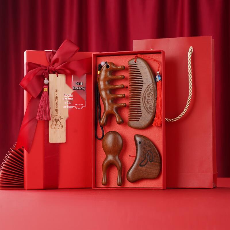 Sandalwood Comb Gift Set
Sandalwood Comb Gift Set