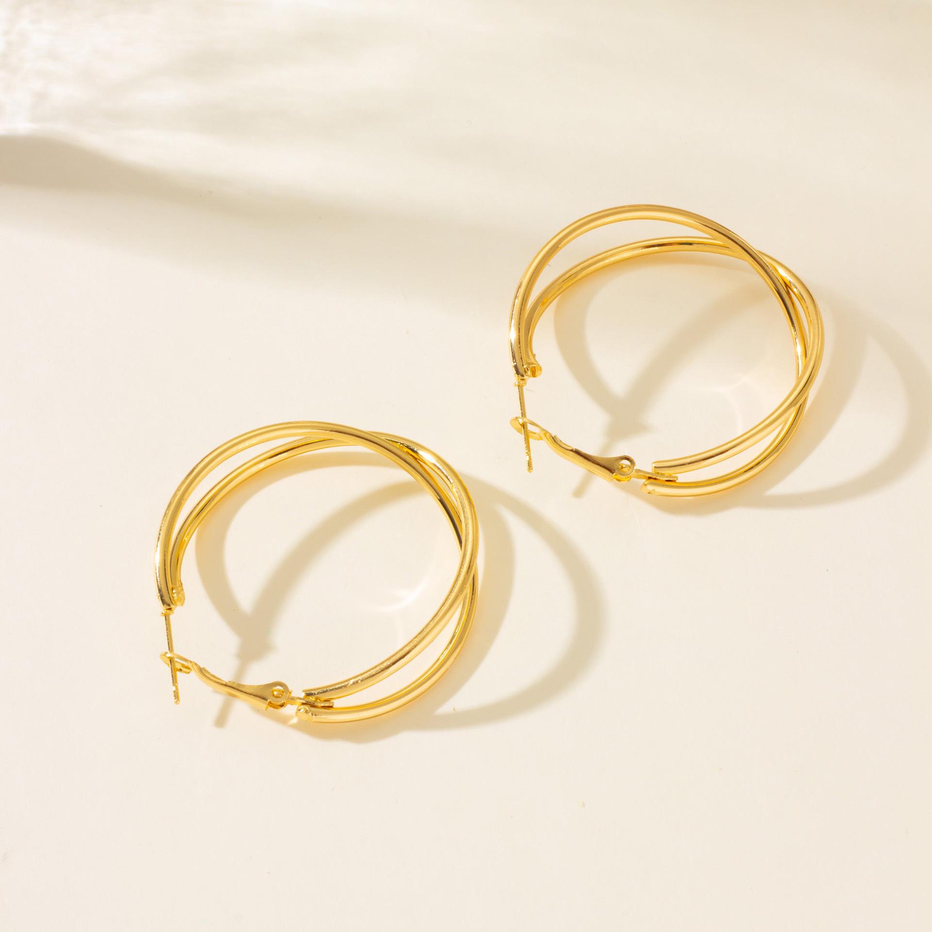 Смелые европейские и американские серьги для женщин – элегантный, универсальный холодный стиль с уникальным дизайном крест-накрест на шее
Смелые европейские и американские серьги для женщин – элегантный, универсальный холодный стиль с уникальным дизайном крест-накрест на шее