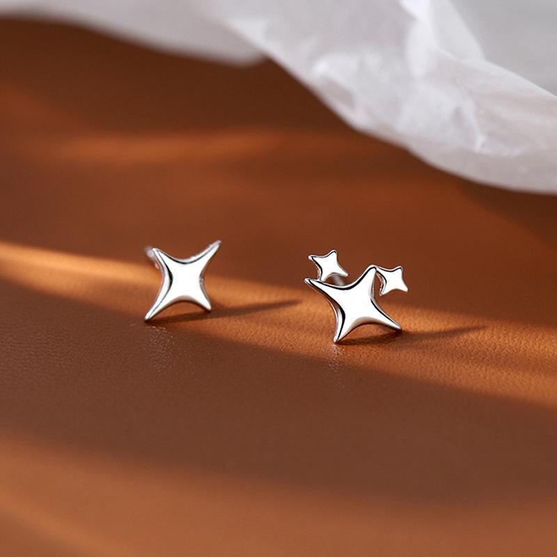 Simple Silver Color Asymmetric Four-Pointed Star Stud Earrings for Women 2024 New Fashion Cute Small Earrings Jewelry Party
Simple Silver Color Asymmetric Four-Pointed Star Stud Earrings for Women 2024 New Fashion Cute Small Earrings Jewelry Party