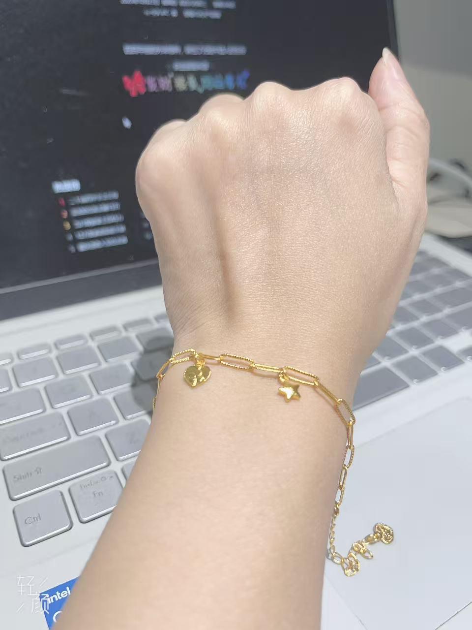 Exquisite Retro Gold Bracelet: Versatile, High-End Fashion Accessory with Unique Design
Exquisite Retro Gold Bracelet: Versatile, High-End Fashion Accessory with Unique Design