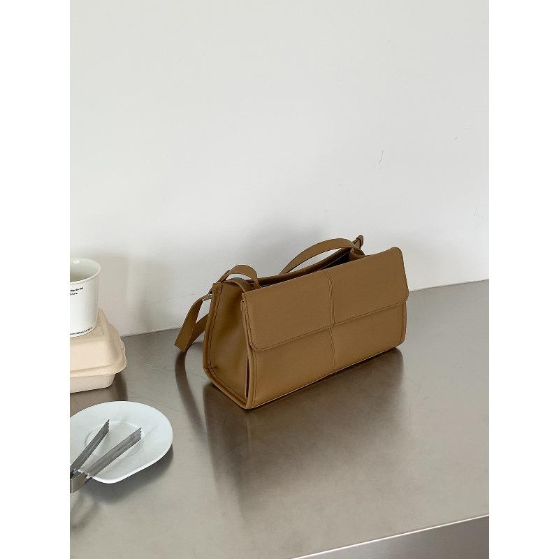 Underarm bag women s new handbag niche commuting large-capacity shoulder bag women
Underarm bag women s new handbag niche commuting large-capacity shoulder bag women