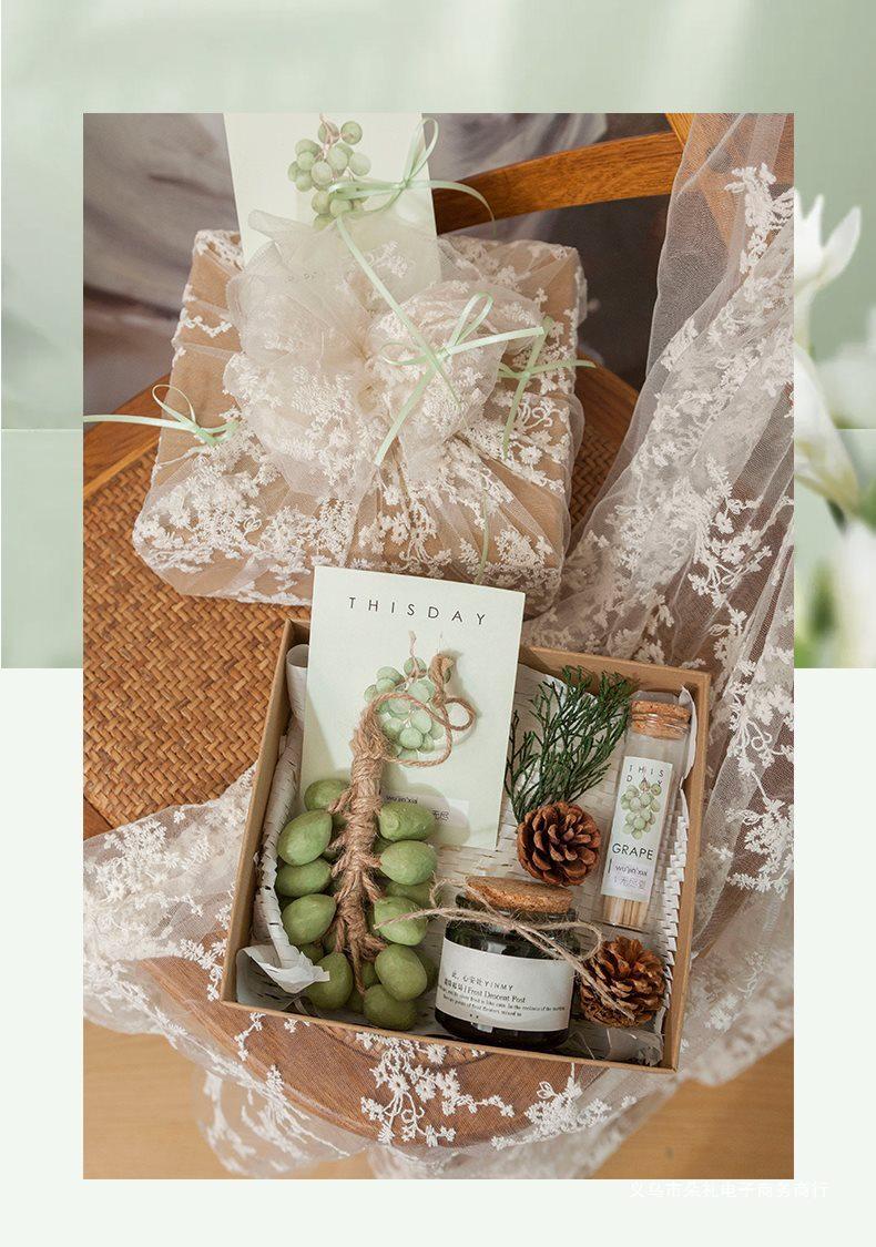 Bestie Scented Candle Gift Box for Female Friends, Bridesmaids, Birthdays, and Girls - Perfect for Mid-Autumn Festival Blue Island Dream Vintage Gift Box Set 3
Bestie Scented Candle Gift Box for Female Friends, Bridesmaids, Birthdays, and Girls - Perfect for Mid-Autumn Festival Blue Island Dream Vintage Gift Box Set 3